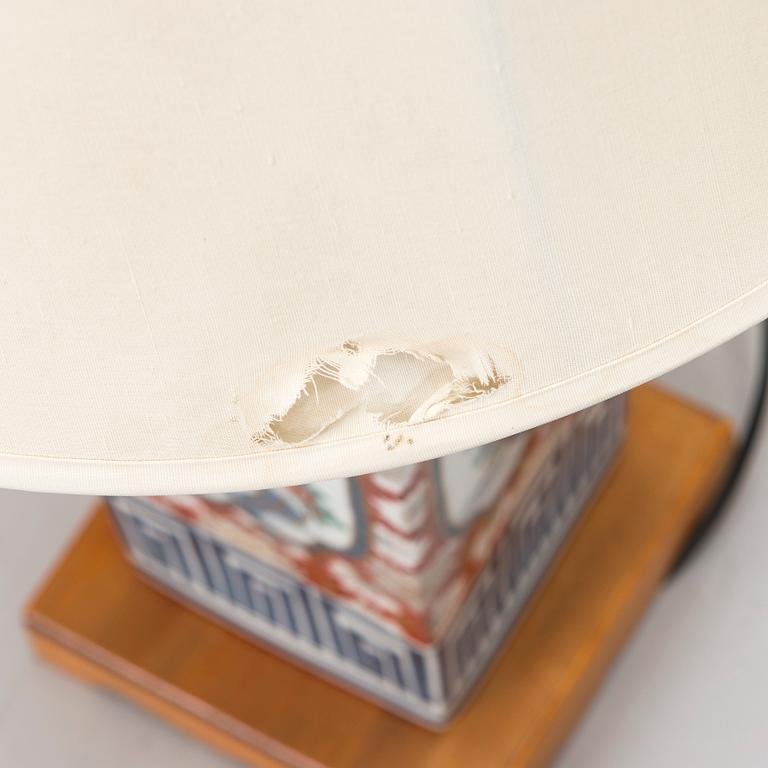 Bordslampa, porslin, Kina, 1900-tal.