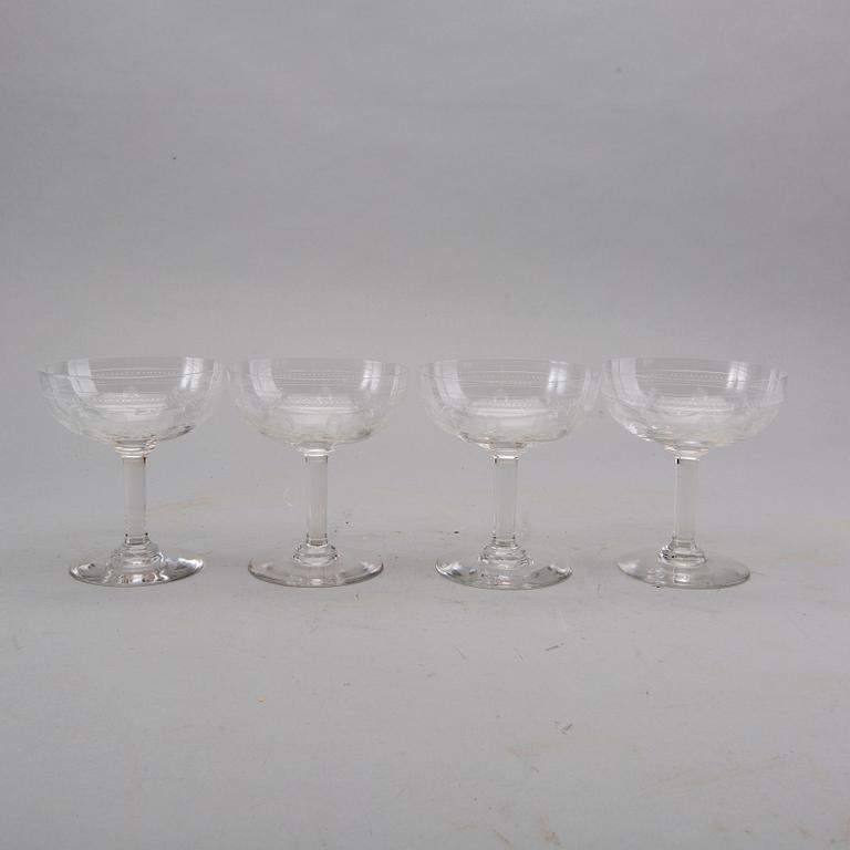 CHAMPAGNEKUPOR / CHAMPAGNEGLAS, 11 st, glas, 1900-talets första hälft.