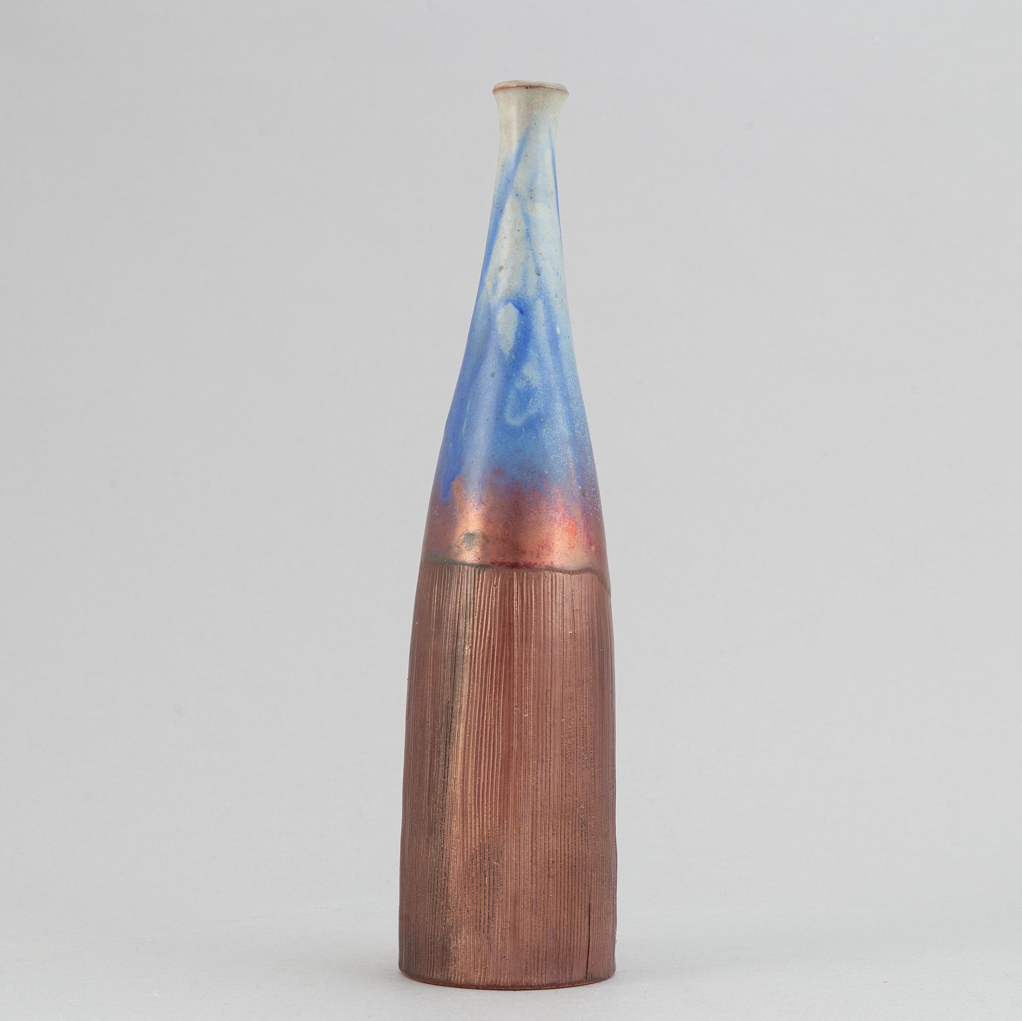 Sven Hofverberg, a set of three stoneware bowls and a vase, mid 20th Century.