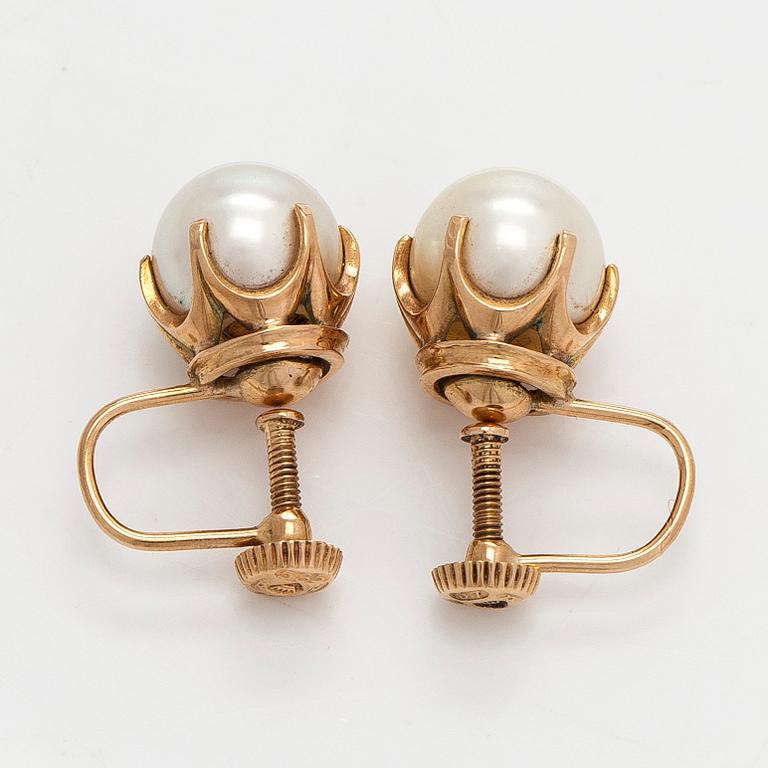A pair of 14K gold earrings with cultured pearls.