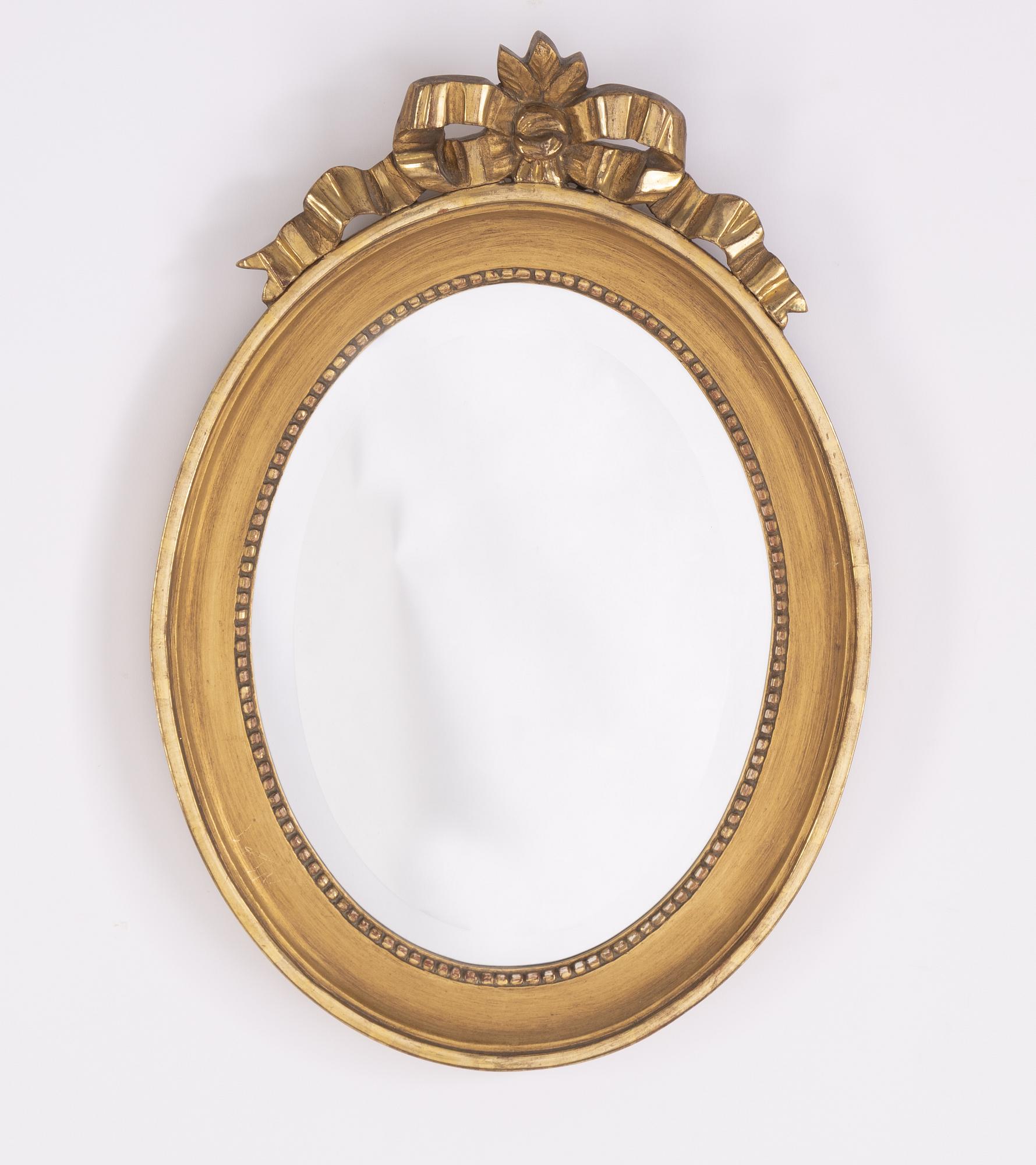 A pair of Gustavian style giltwood and parcel-gilt mirrors from around year 1900.