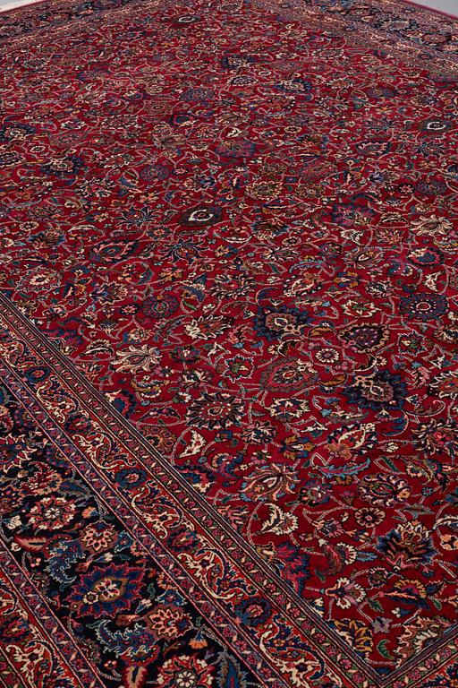 A CARPET, semi-antique Mashad so called Saber, ca 475 x 349 cm (including the flat weave).