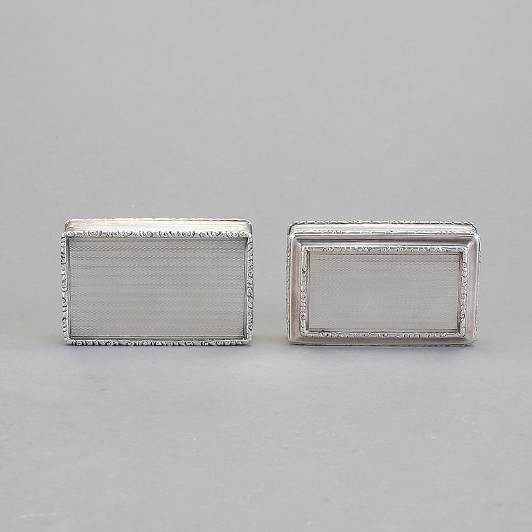 DOSOR, silver, ett par. Francis Clark, Birmingham, 1837 samt 1839. Tot vikt: 270 gram.