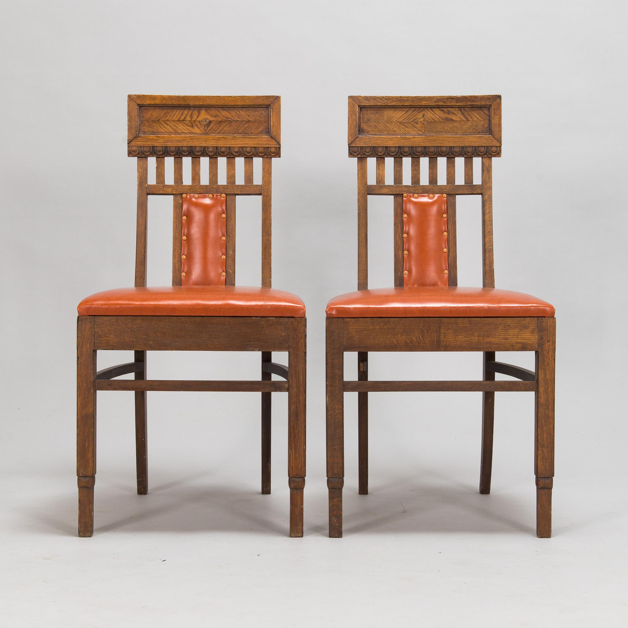 Eliel Saarinen, pöytä ja tuoleja, 4 kpl, Huonekaluliike Mikko Nupponen 1900-luvun alku.