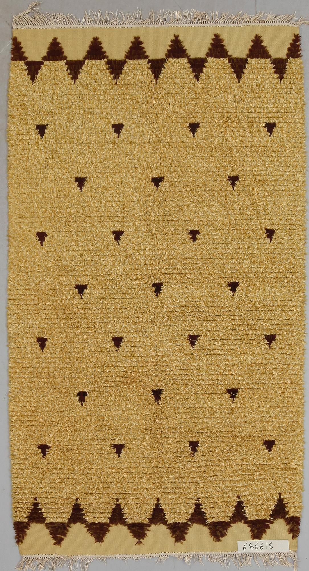 MATTA, flossa. Ca 222 x 124 cm.