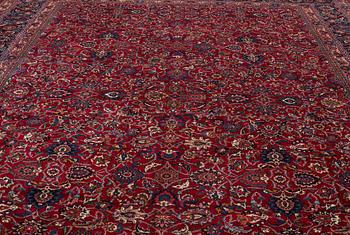 A CARPET, semi-antique Mashad so called Saber, ca 475 x 349 cm (including the flat weave).