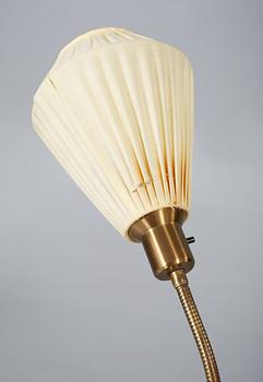 GOLVLAMPA, omkring 1900-talets mitt.