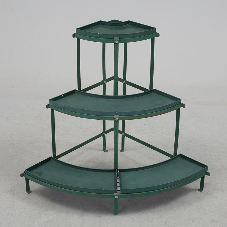 An English Smith and Hawken Plant stand, second half of the 20th century.