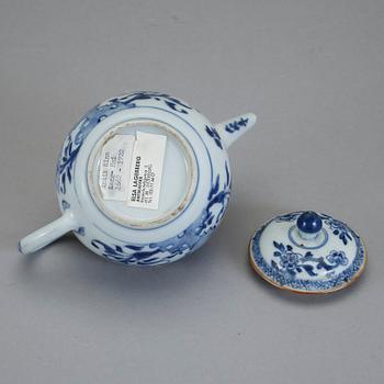 TEKANNA, porslin. Kina, 1700-tal.