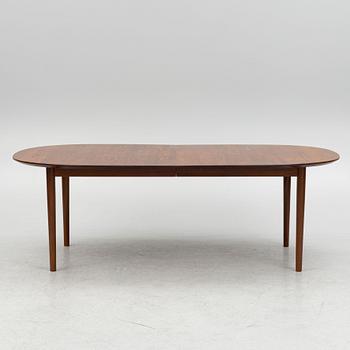 A contemporary 'Classic 255-265 Extension Table', Denmark.