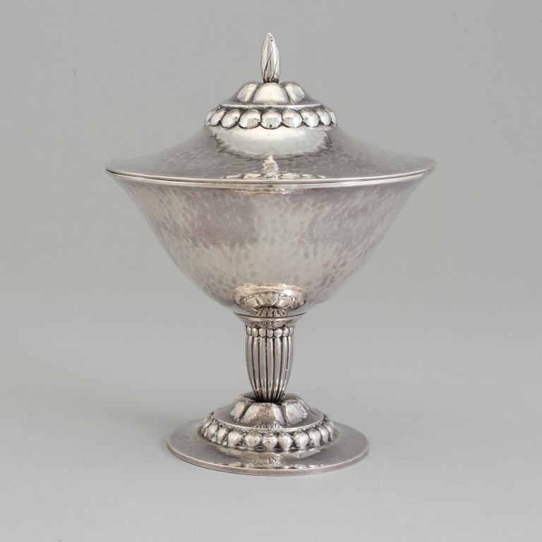 A Swedish Art Nouveau silver lidded bowl on stand, maker's mark CF Carlman, Stockholm, 1919.
