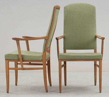 KARMSTOLAR, 2st, snarlika, varav minst en modell "Gustavus", Carl Malmsten för Åfors Möbelfabrik.