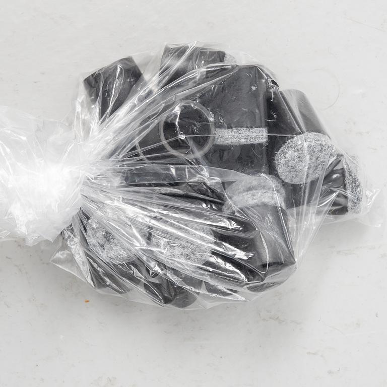 Arne Jacobsen, stolar, 4 st, "Myran", Fritz Hansen, Danmark, 1900-talets andra hälft resp 2024.