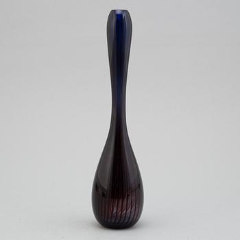 VICKE LINDSTRAND, a glass vase, Kosta.