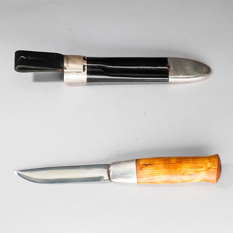 KNIV, David Andersen, sterling silver och läder, Norge, 1993.
Gåva till marinens kommendör, konteramiral Sakari Visa.