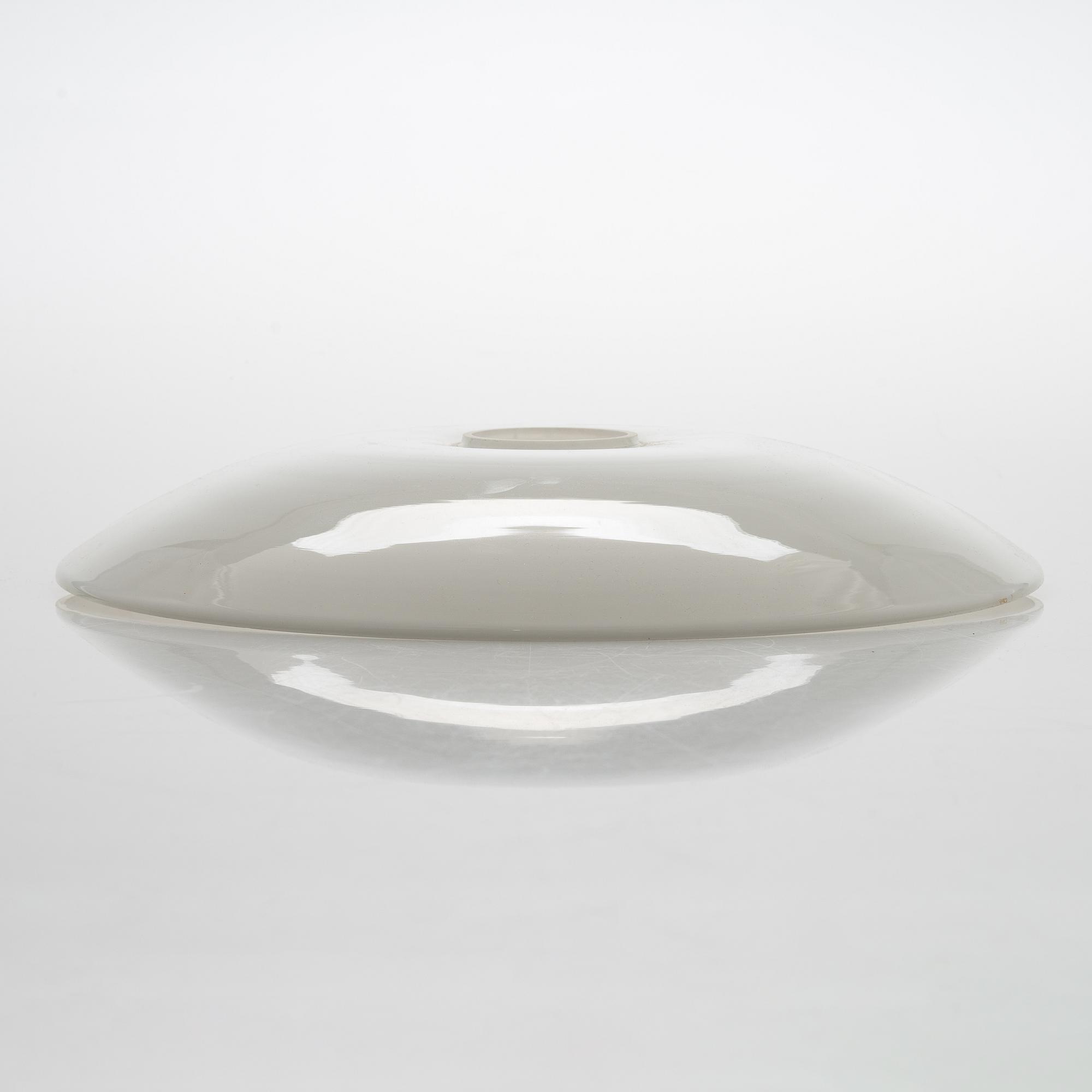 Poul Henningsen, bordslampa, "PH-4/3", för Louis Poulsen, Danmark.