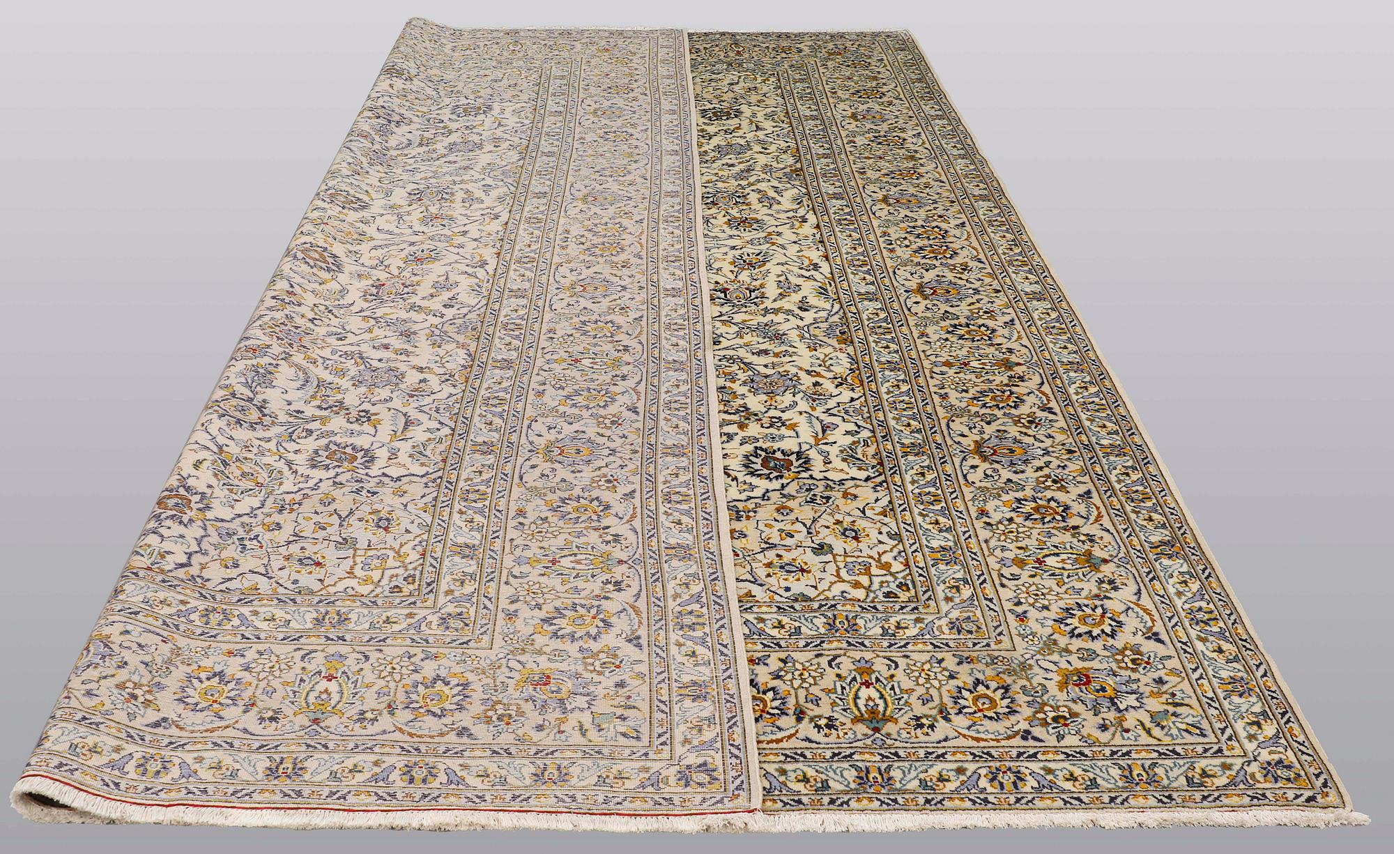 A carpet, Kashan, ca 400 x 288 cm.