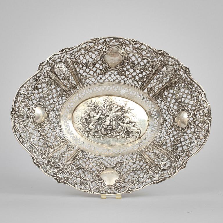 GALLERSKÅL, silver, svenska importstämplar, 1900-talets första hälft. Vikt c:a 480 g.