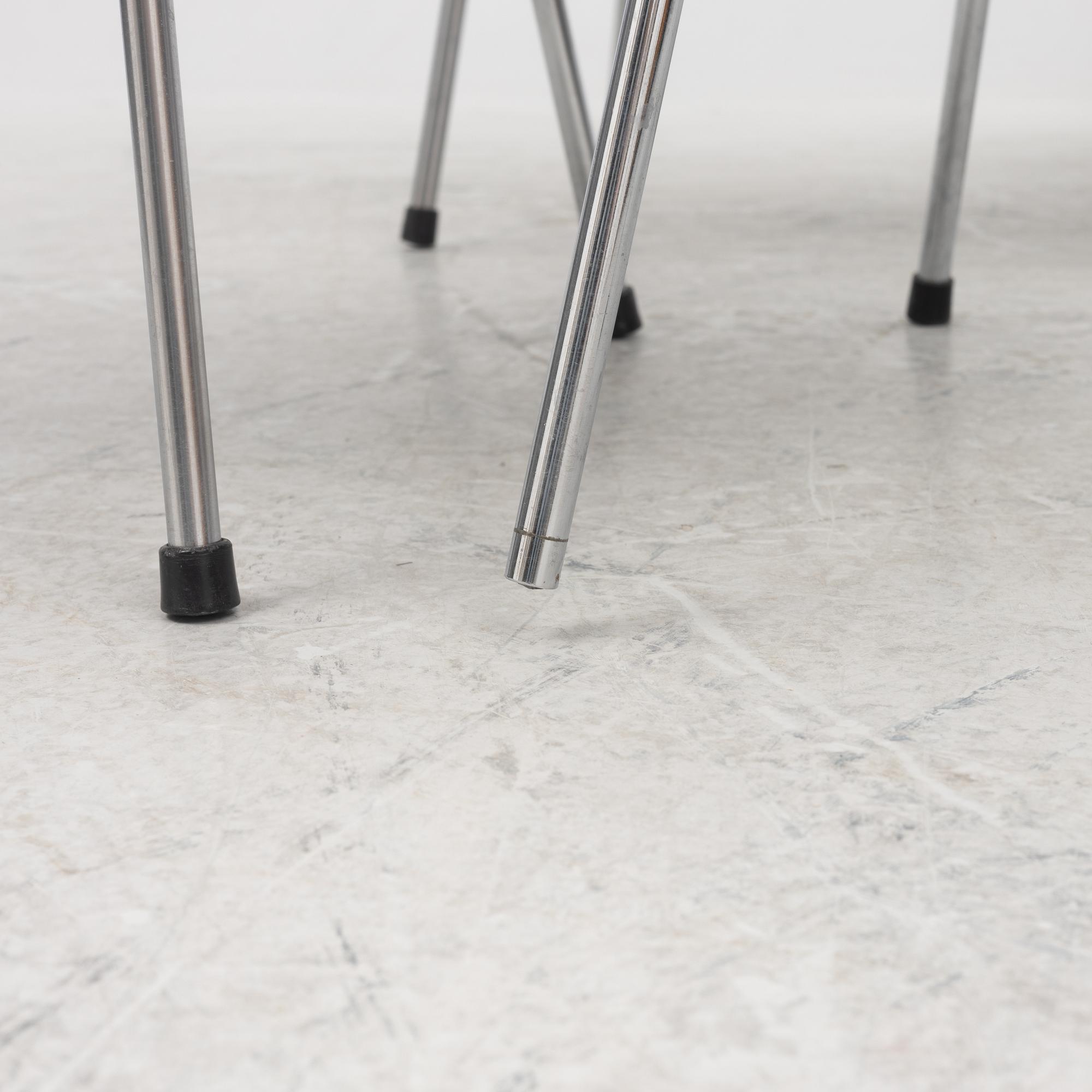 Arne Jacobsen, six 'Series 7' chairs, Fritz Hansen, Denmark, 1967 and later.