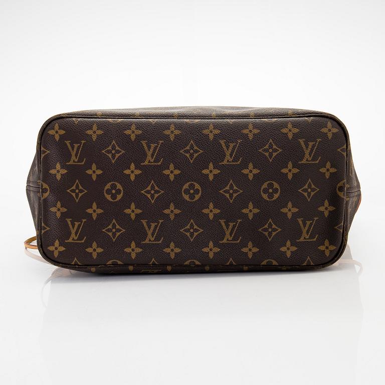 Louis Vuitton, a Monogram Canvas 'Neverfull MM' bag.