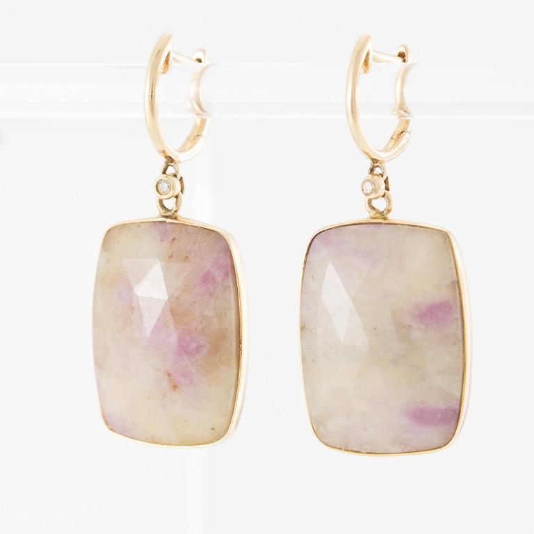 Earrings, a pair, 14K gold with corundum and small brilliant-cut diamonds.