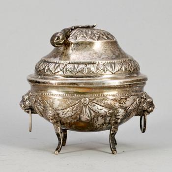 SOCKERSKÅL, silver, cirka 213 g, otydliga stämplar, troligen Centraleuropa, 1800-tal.