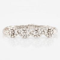Bracelet 18K white gold with brilliant-cut diamonds in a floral design.