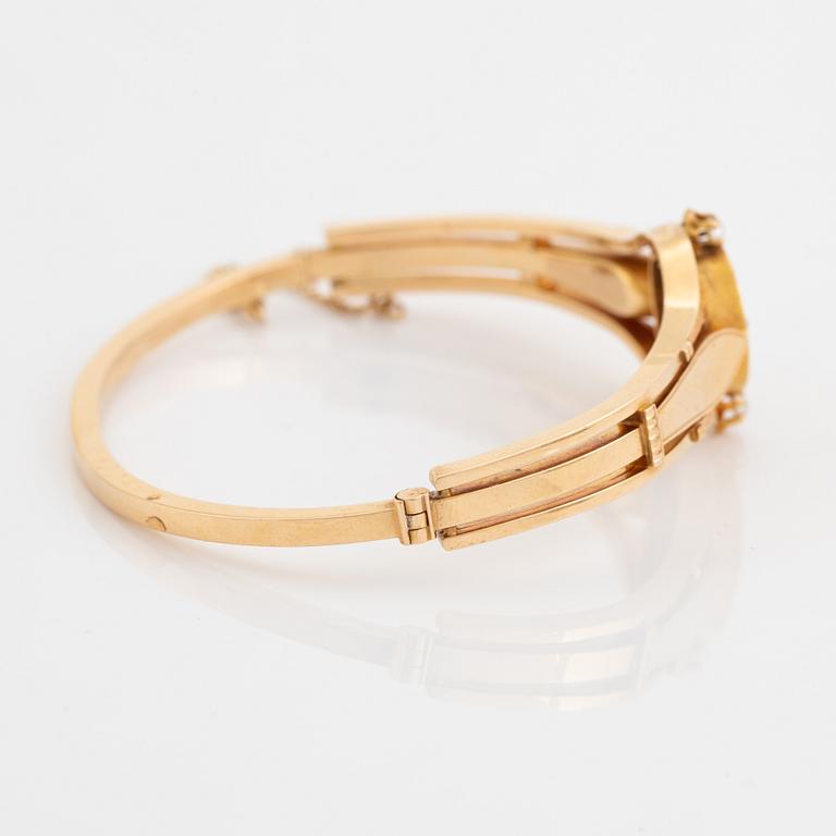 18K gold and seed pearl bangle.