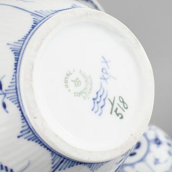 58 pieces of porcelain tableware from Royal Copenhagen, second half of the 20th century.