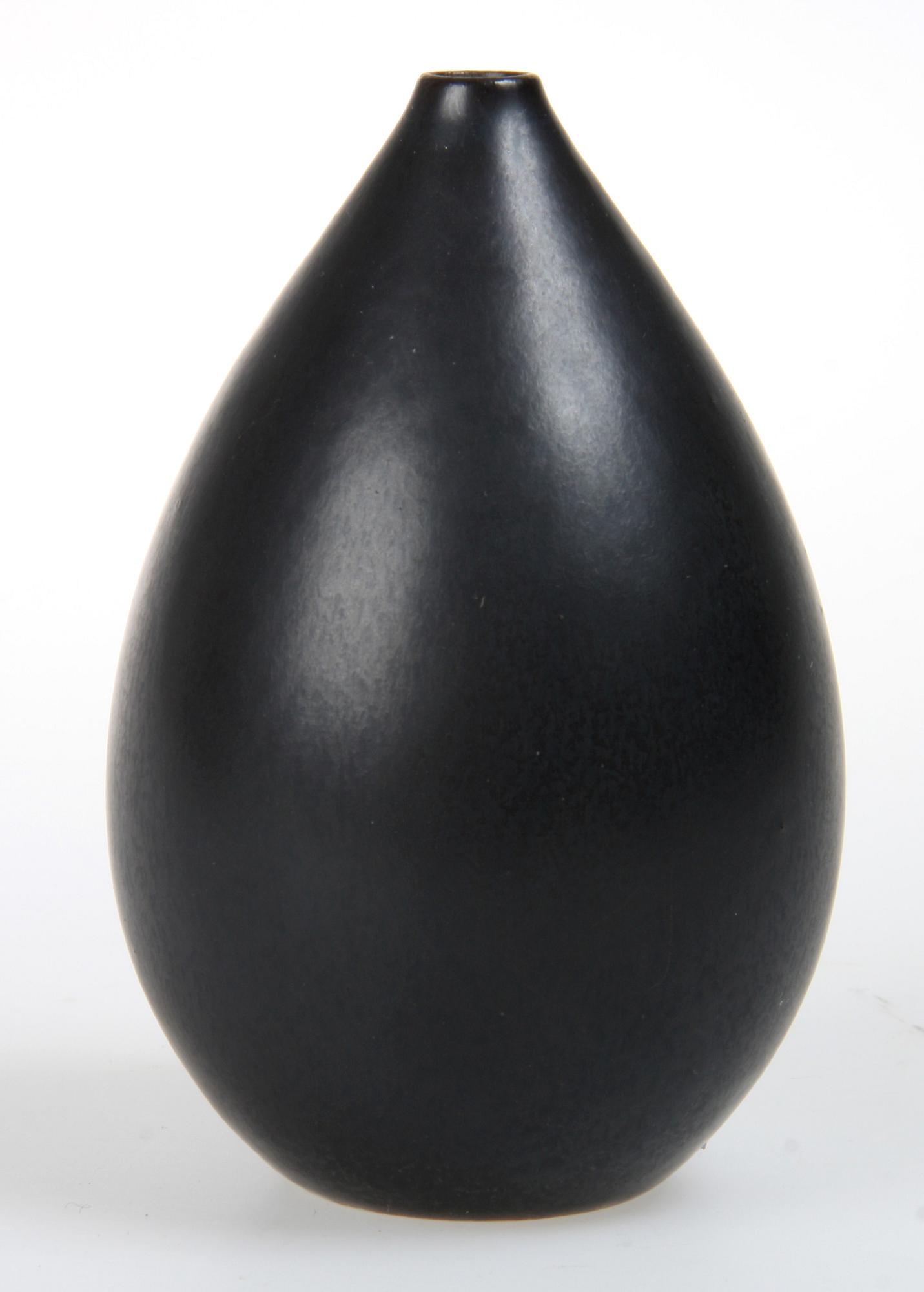 VAS samt SKÅLAR, 2 st, stengods, Stig Lindberg samt Carl-Harry Stålhane.