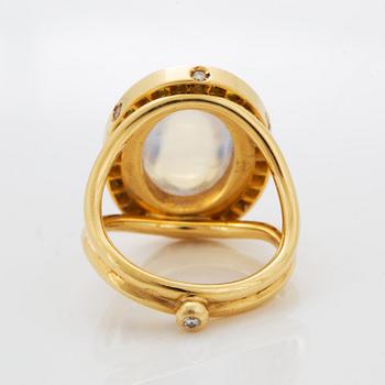Temple St. Clair, ring, 18K gold with cabochon-cut moonstone, peridot and brilliant-cut diamond ring.