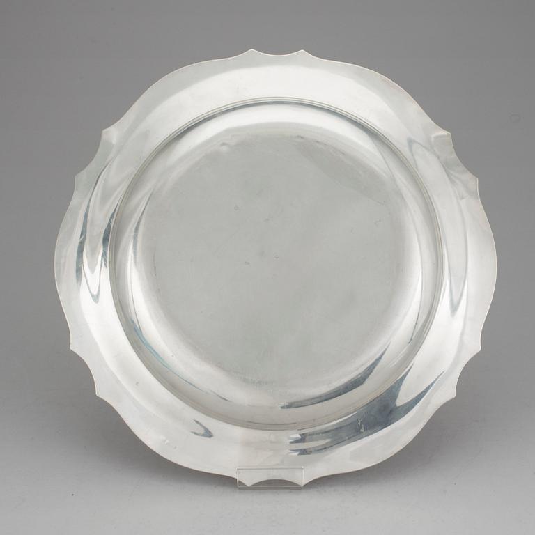 FAT, silver, bär svenska importstämplar Stockholm 1916. Vikt ca 711 gram.