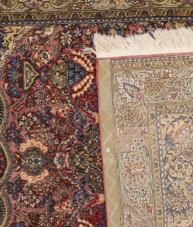 MATTA, persisk, ca 205 x 139 cm.