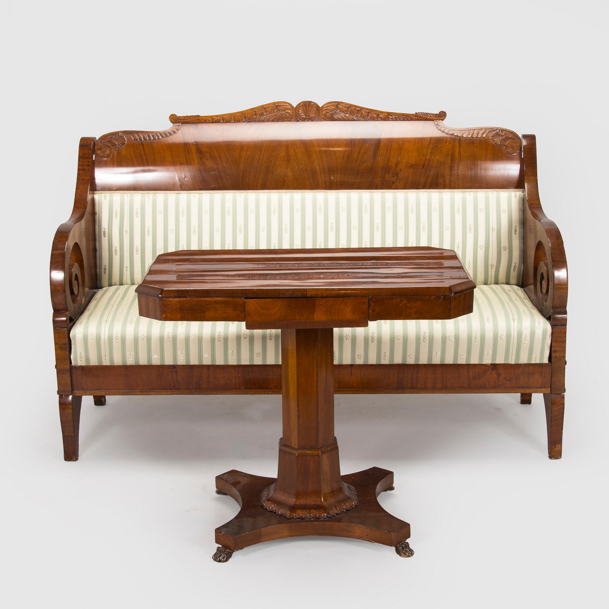 Sohva ja pöytä, biedermeier-tyyli, 1800-luvun loppupuoli.
