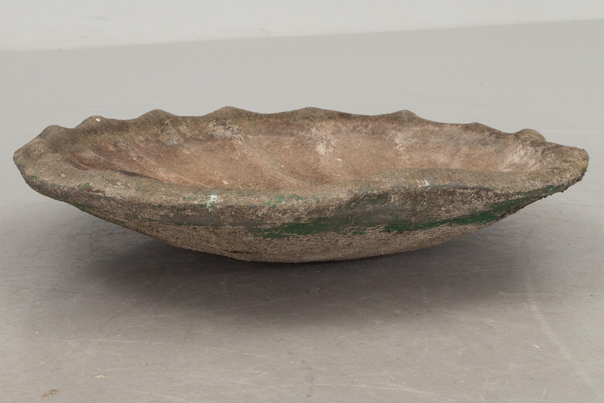 FÅGELBAD, gjuten betong.