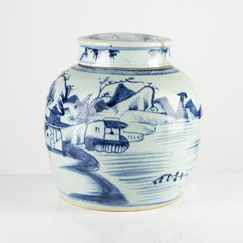 A blue and white porcelain ginger jar, China, 19th century.