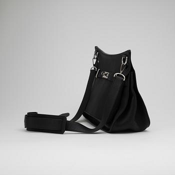 HERMÈS, a black Clemence bullcalf "Jypsiere" shoulder bag.