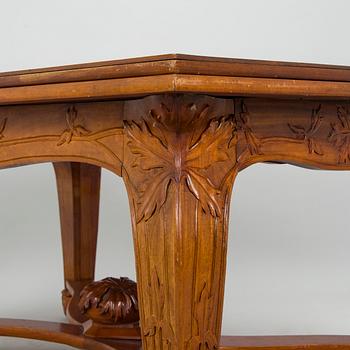 Karl Tirén, An Art Nouveau mahogany dining table with twelve chairs, A.B Naeslunds Möbelfabrik i Umeå, approx. 1901.