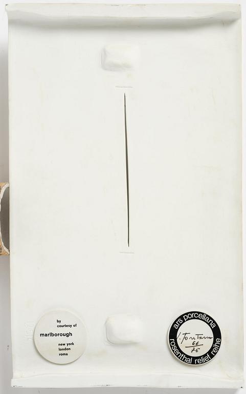 Lucio Fontana, ”Concetto Spaziale Taglio”.