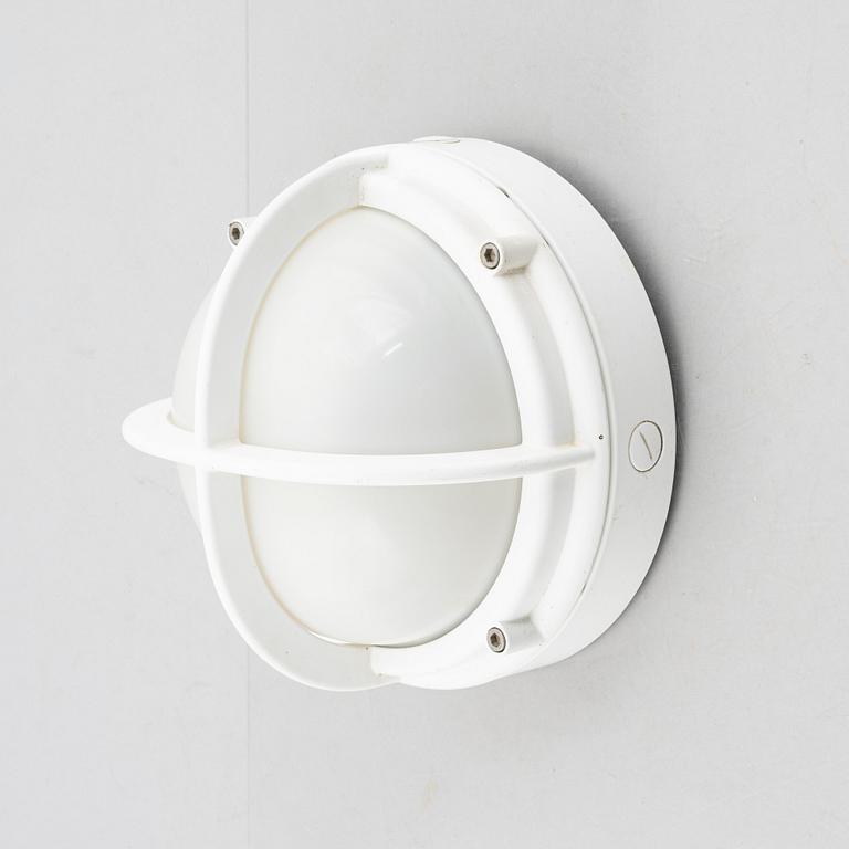 Lauritz Knudsen, vägglampa för utomhusbruk, "Skot", Louis Poulsen, Danmark.