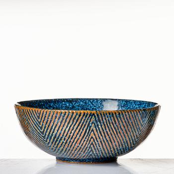 Axel Salto, a stoneware "fluted style" stoneware bowl, Royal Copenhagen, Denmark, model 20726.