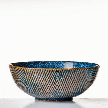 Axel Salto, a stoneware "fluted style" stoneware bowl, Royal Copenhagen, Denmark, model 20726.