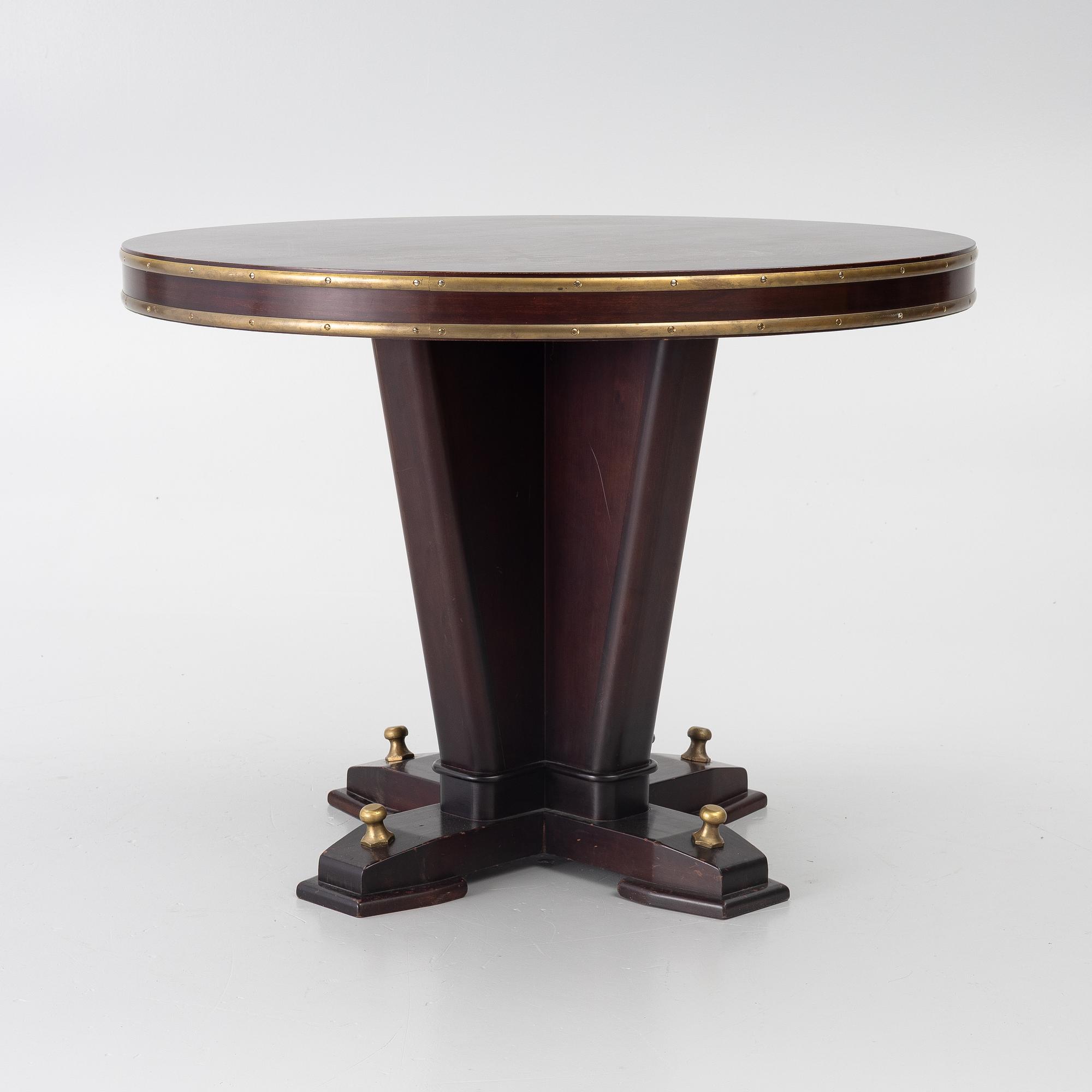 Occasional table, 20th century.