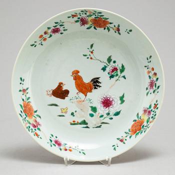 A famille rose dish, Qing dynasty, Qianlong (1736-95).