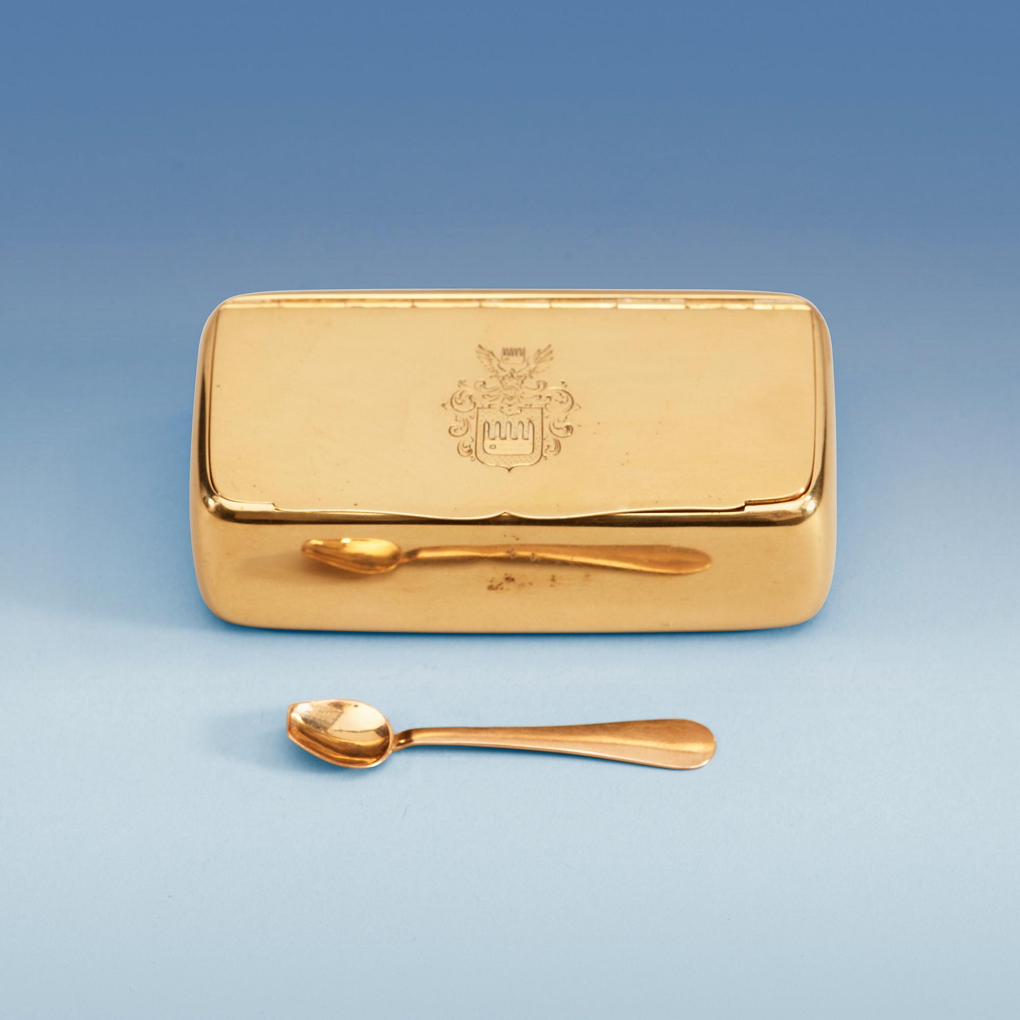 SNUSDOSA, guld 18k, av Pehr Fredrik Palmgren, Stockholm 1875 med snussked, Stockholm 1907.