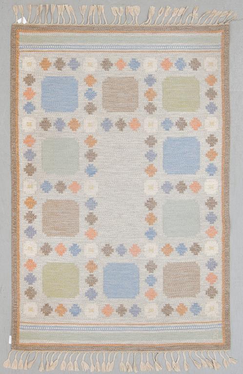 MATTA, rölakan, signerad Å (Anna Johanna Ångström). Ca 204 x 135 cm.