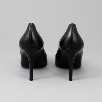 A pair of pumps, by Ralph Lauren., in size 39.