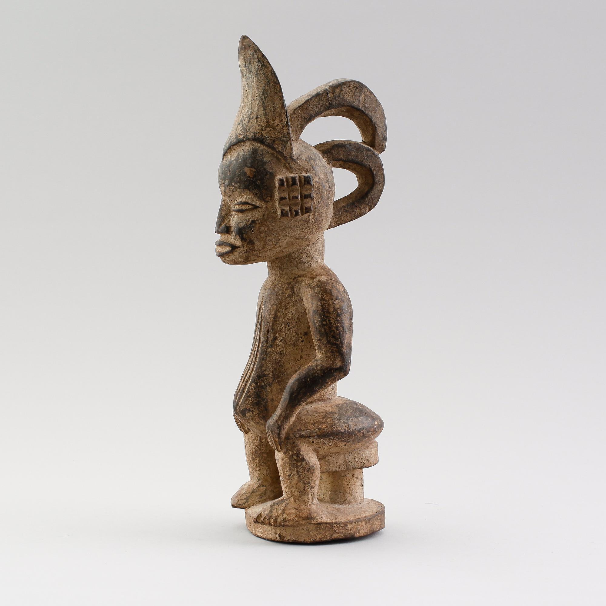 FIGUR, snidat trä, Afrika.