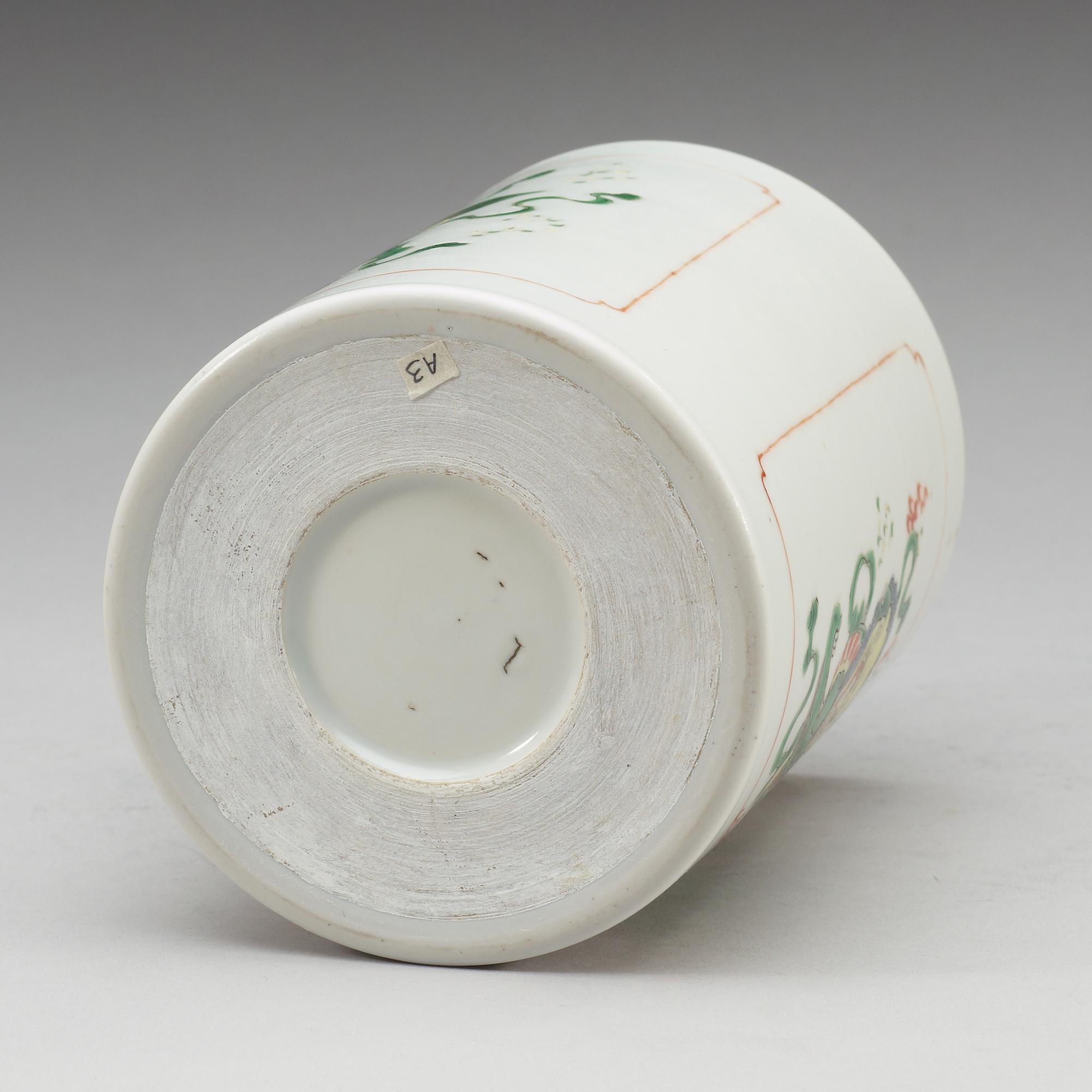A famille verte brush pot, Qing dynasty, 18th Century.