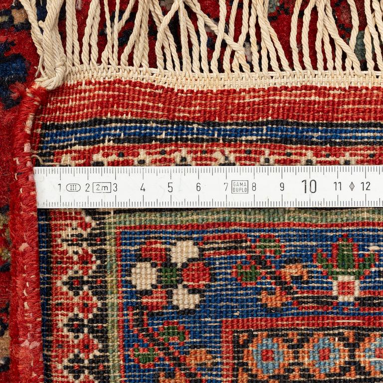 A carpet, possibly Bakhtiari, ca 309 x 230 cm.